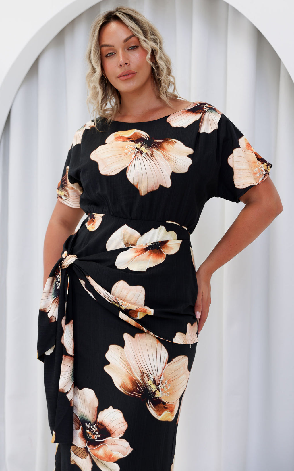 Kobe Short Sleeve Midi Dress - Black Floral