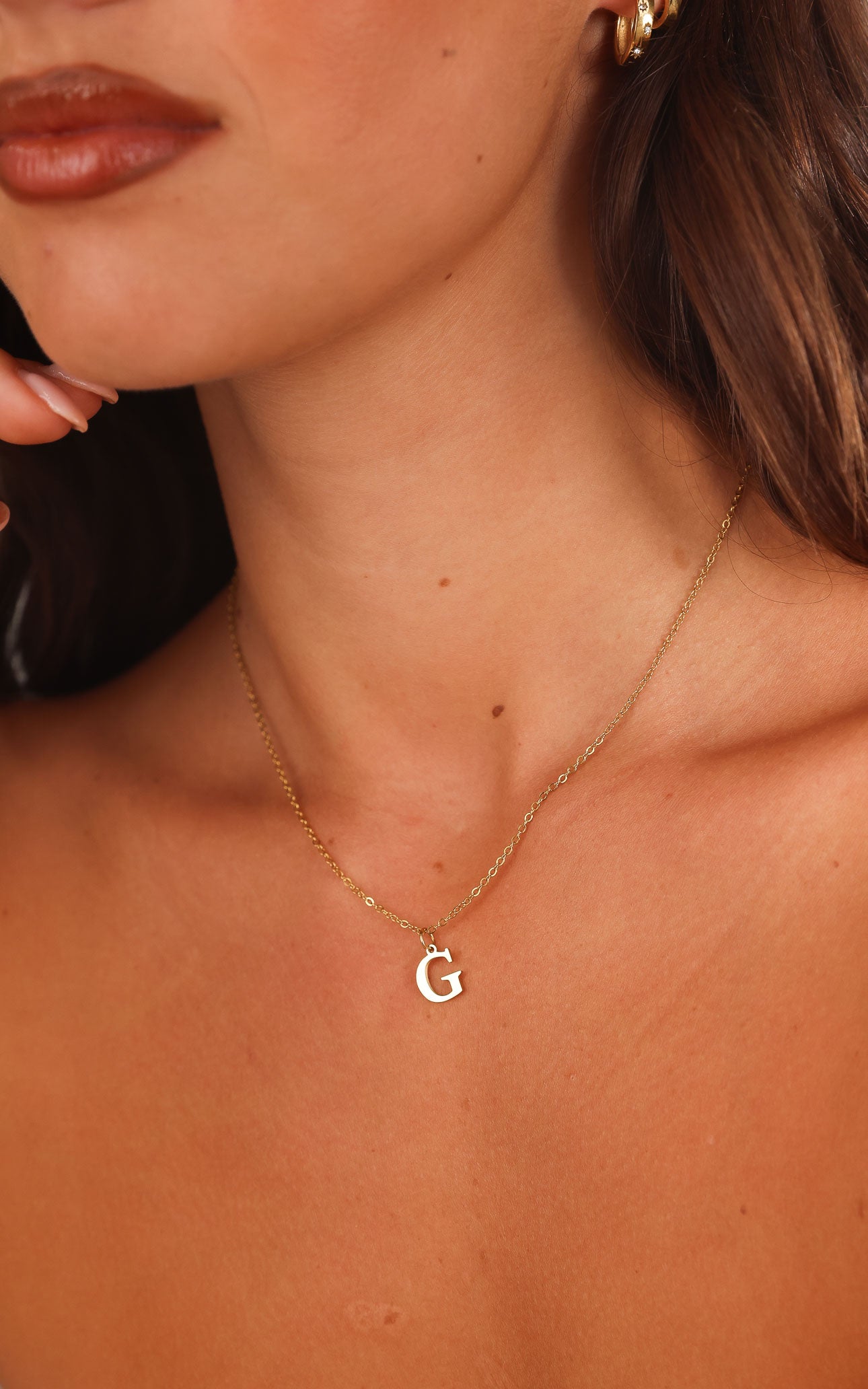 Lisa Letter Initial Necklace - Gold
