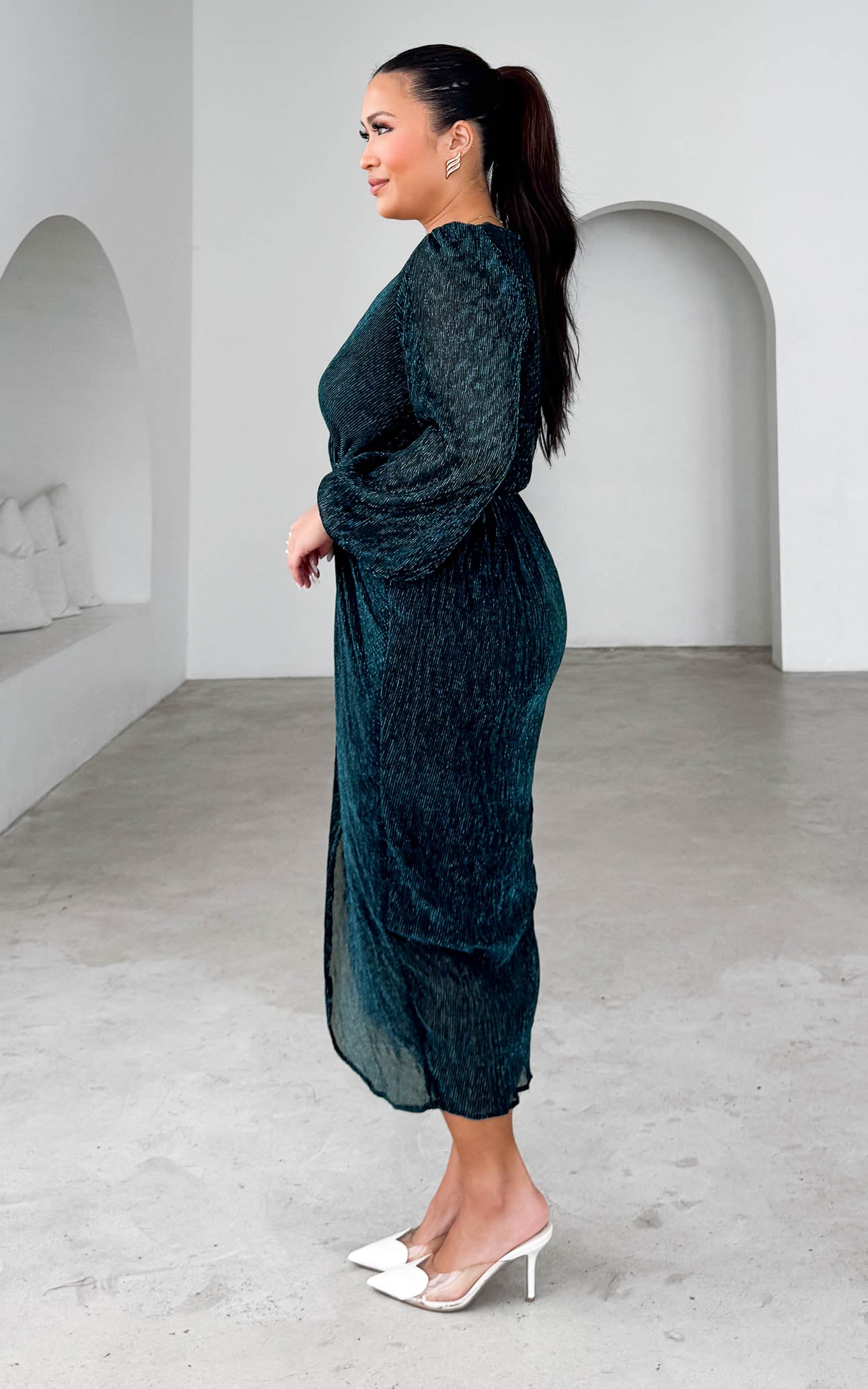 MONTELL V NECK TWIST FRONT LONG BALLOON SLEEVE MIDI DRESS