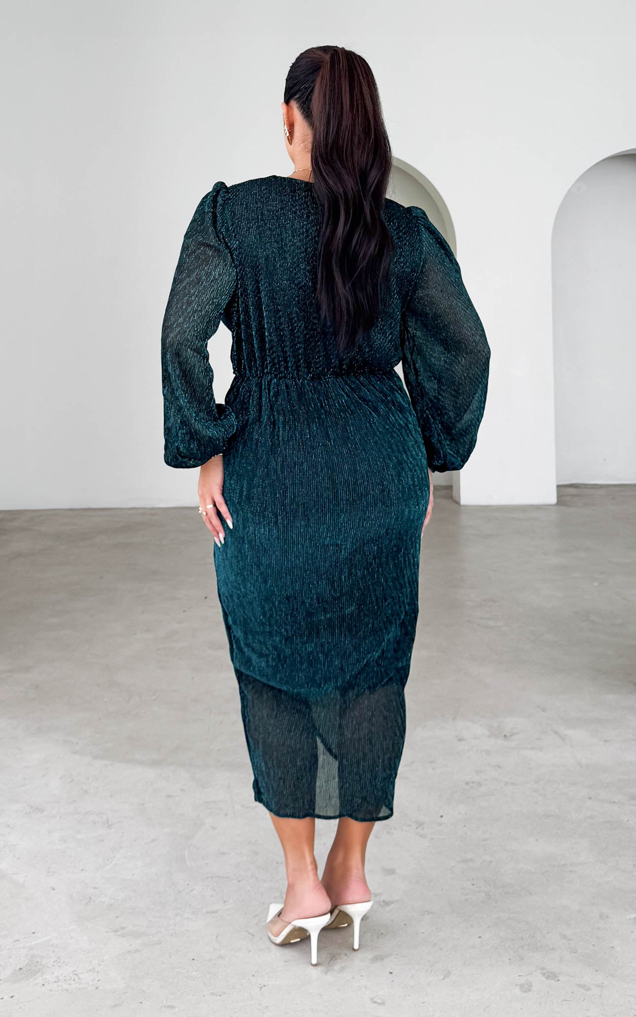 MONTELL V NECK TWIST FRONT LONG BALLOON SLEEVE MIDI DRESS - BLACK