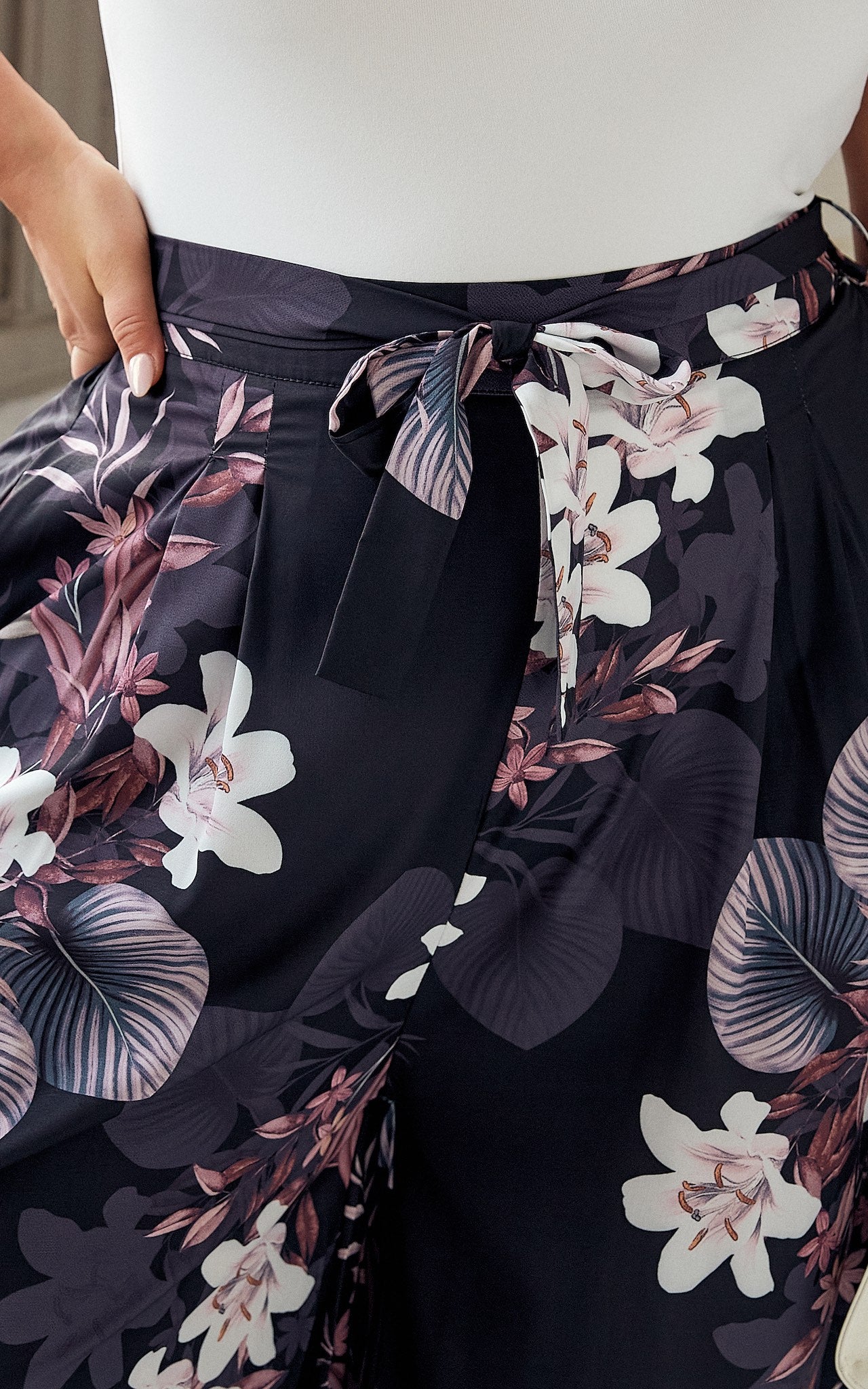 Paradise Lily Pants - Black Floral