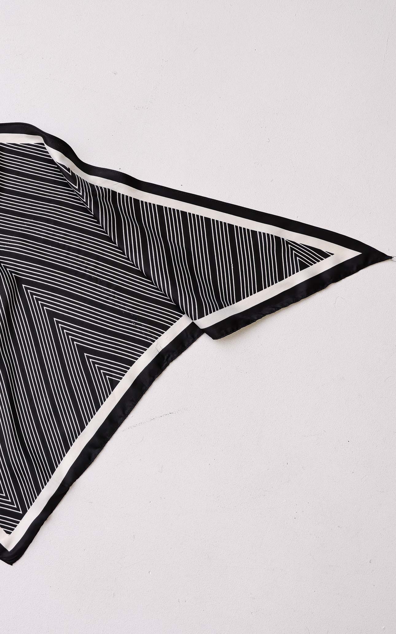 Reece Triangle Bandana - Black Zigzag Print