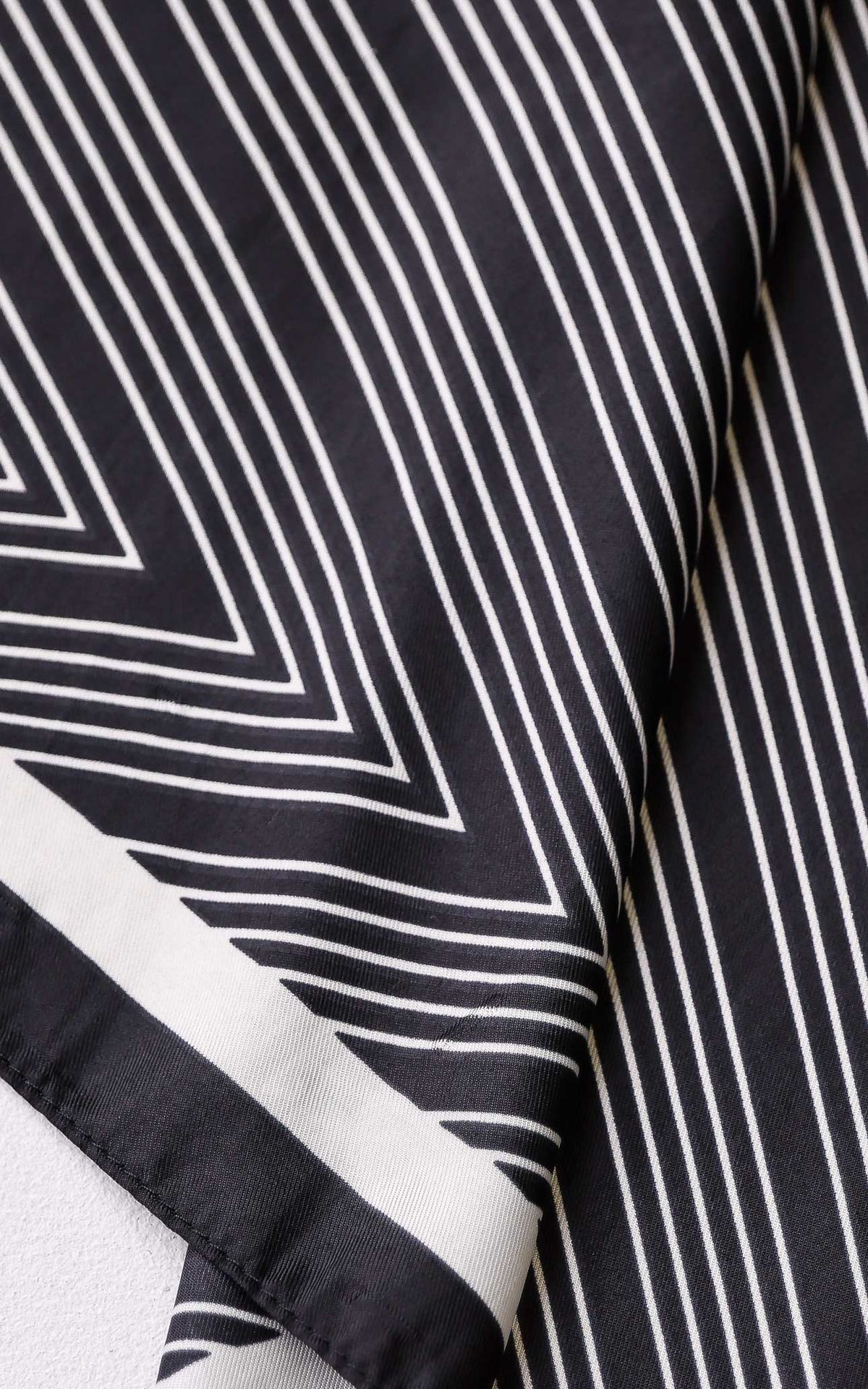 Reece Triangle Bandana - Black Zigzag Print