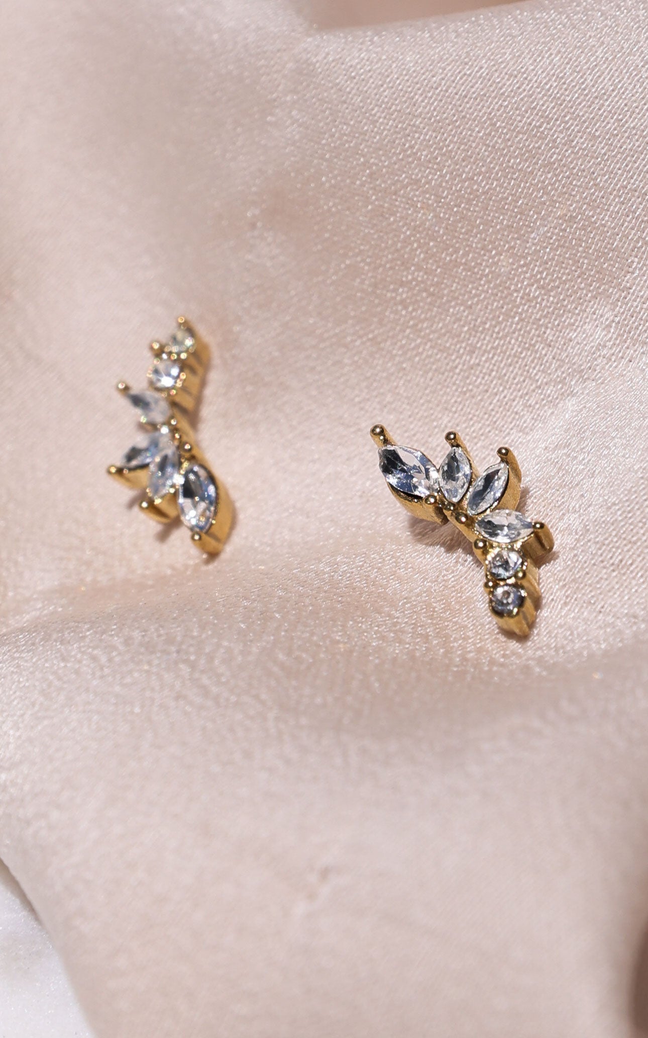 Stelli Dainty Stud Earrings - Gold Crescent