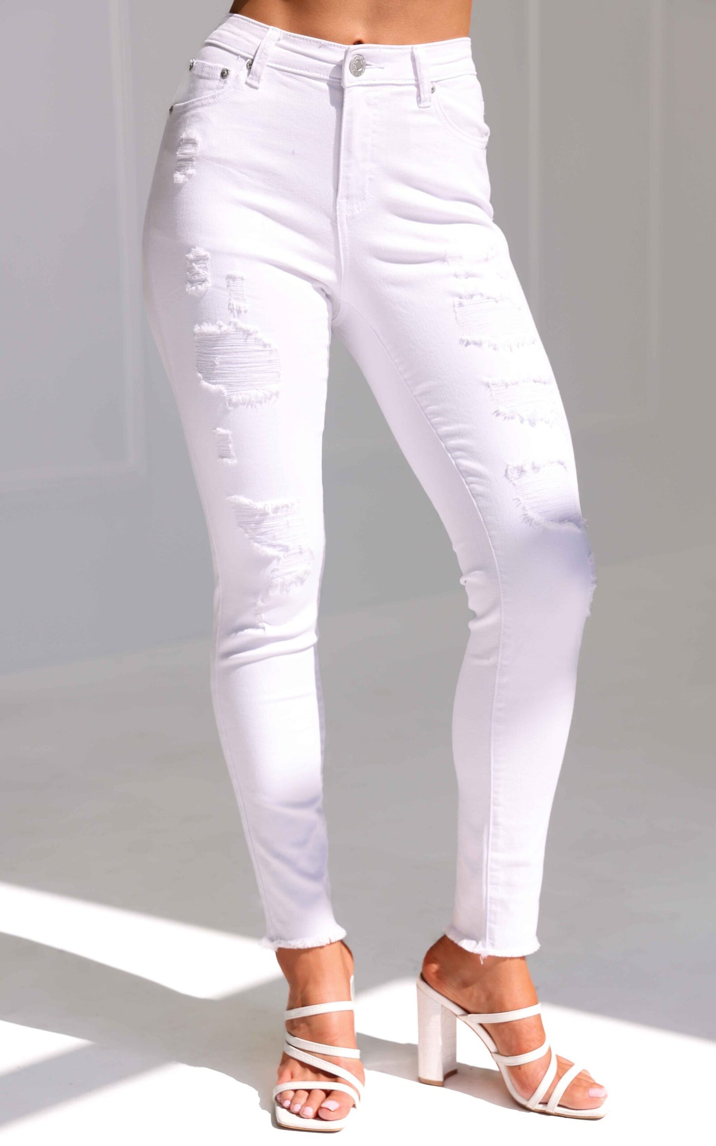 Strike Distressed And Fray Detail Skinny Leg Jeans - White