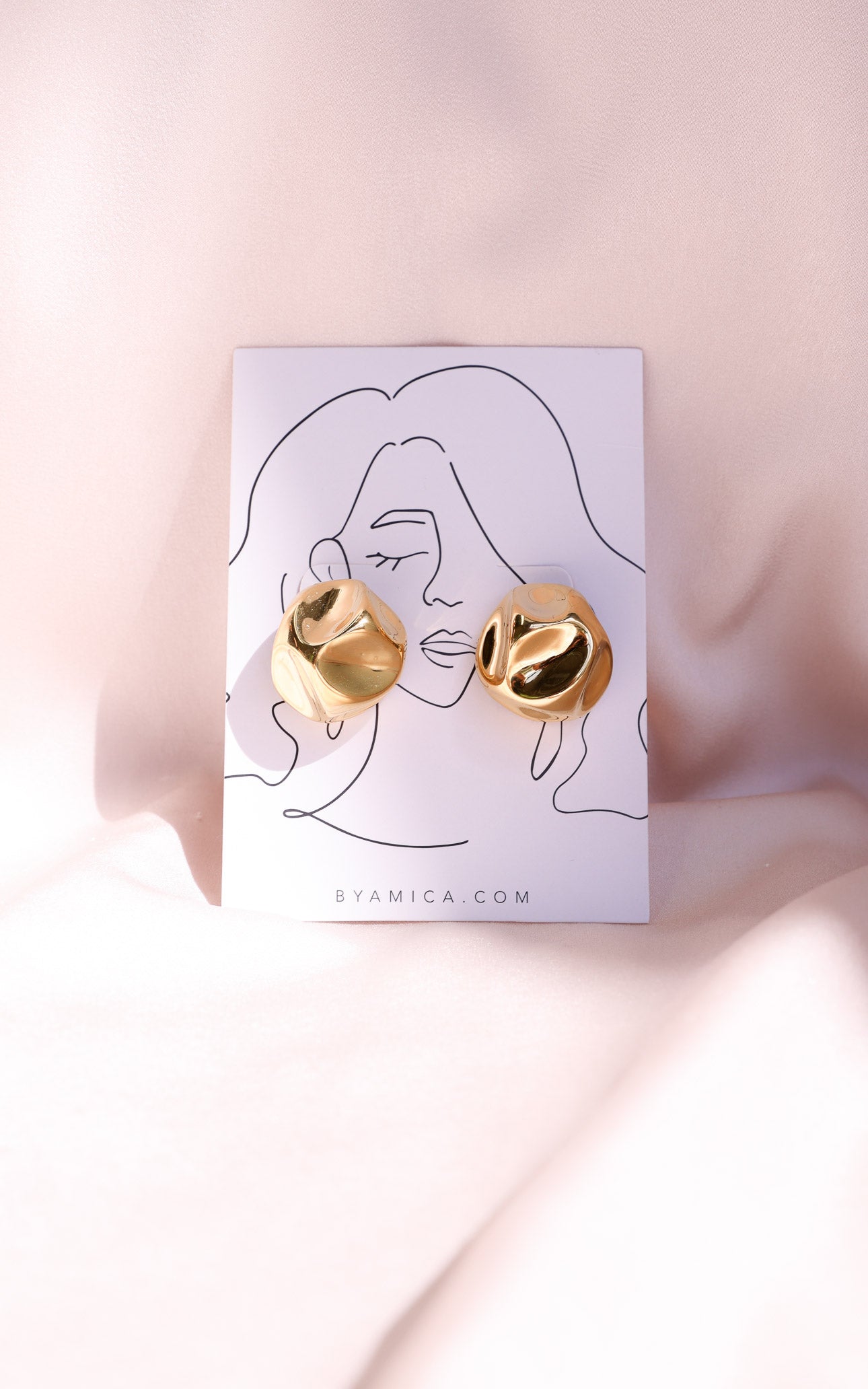 Tida Stud Earrings - Gold Curve Texture