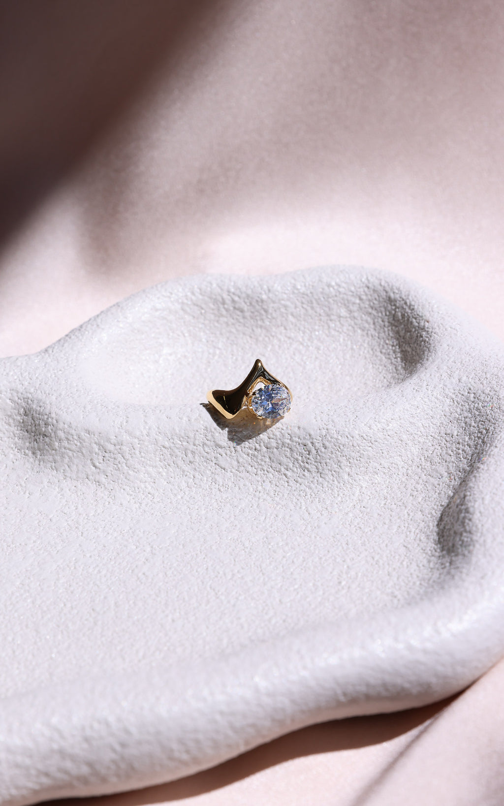 Tindra Ring - Gold Oval Stone