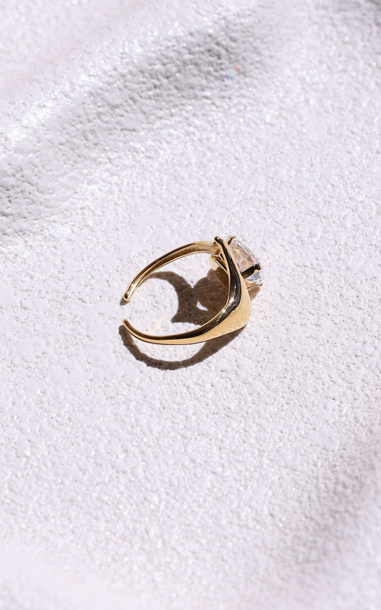 Tindra Ring - Gold Oval Stone