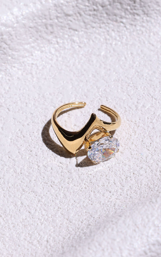 Tindra Ring - Gold Oval Stone