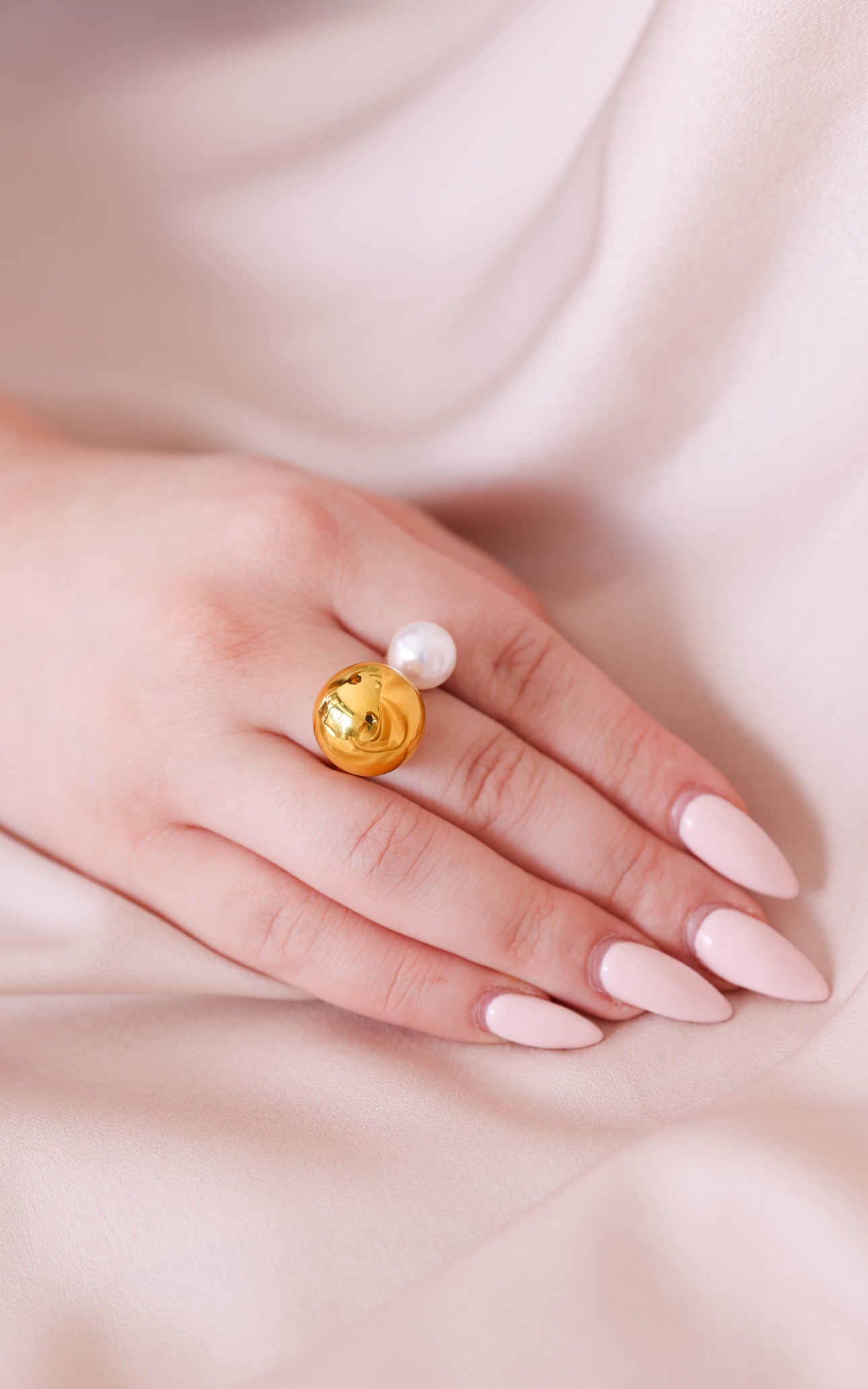 Tora Ring - Gold Ball Pearl