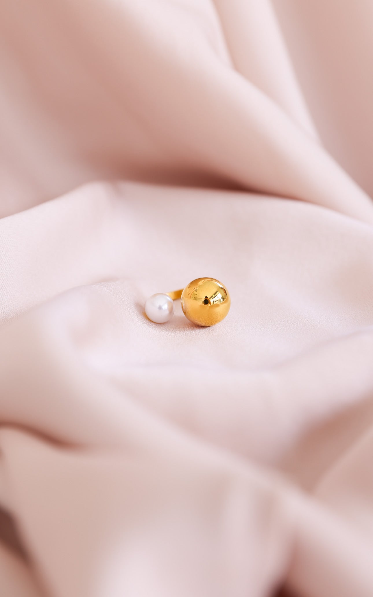 Tora Ring - Gold Ball Pearl