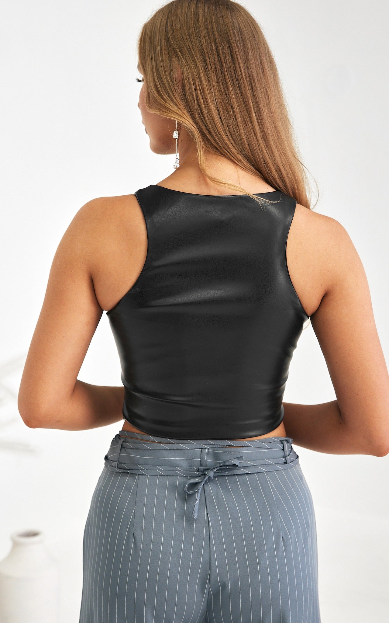 Vassallo Tank Crop Top - Black