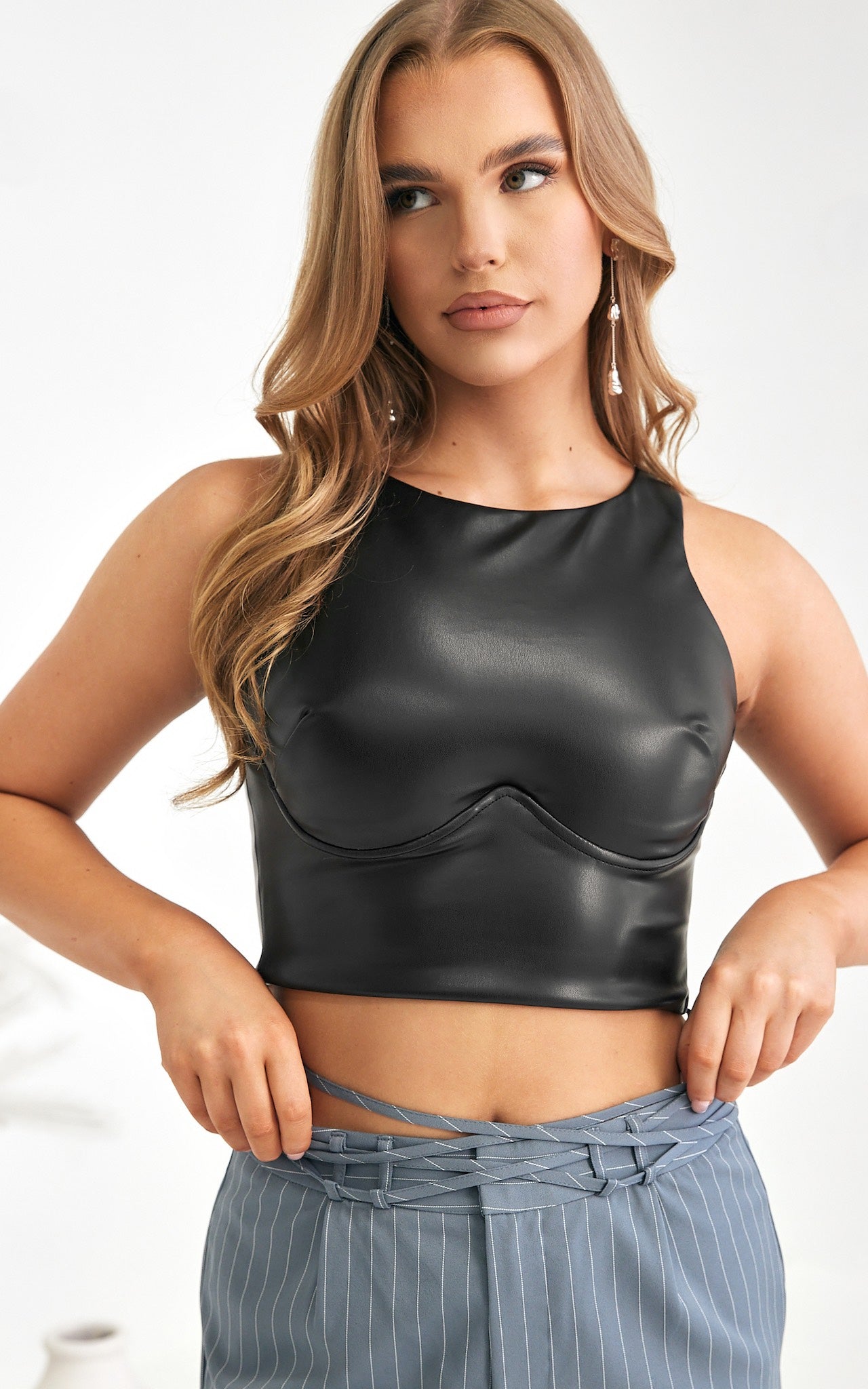 Vassallo Tank Crop Top - Black