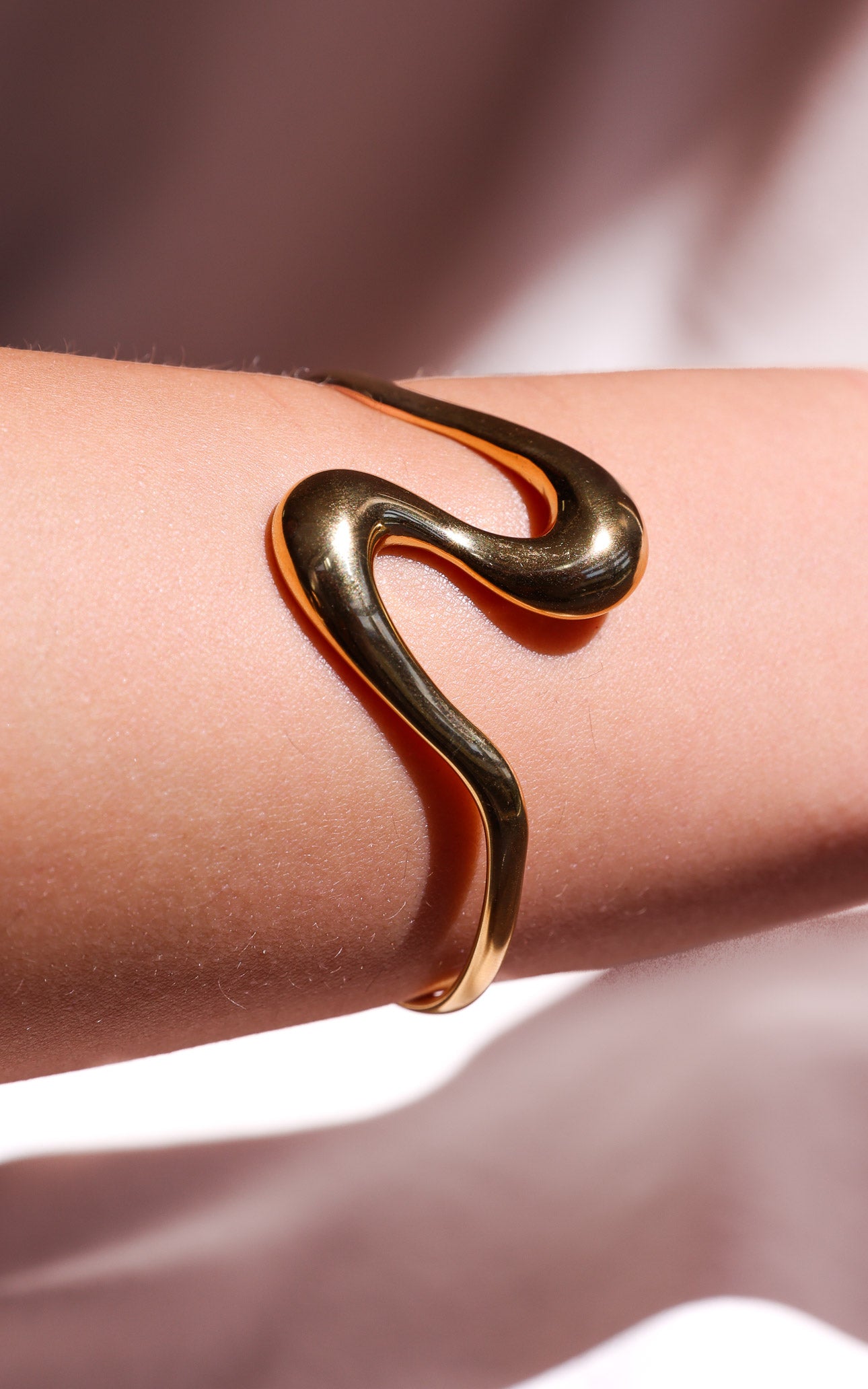 Zantali Cuff Bangle - Gold Geo Wave