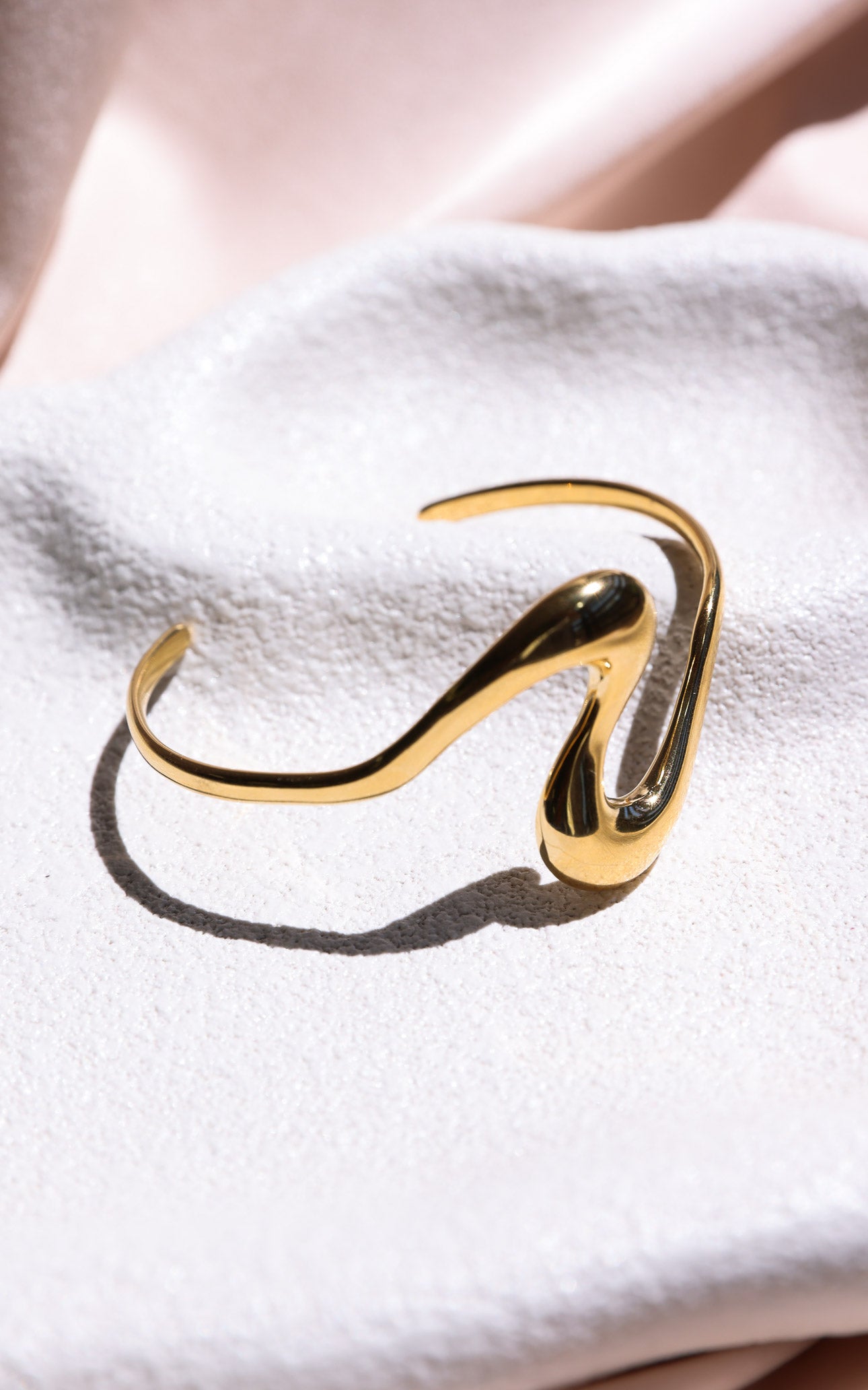 Zantali Cuff Bangle - Gold Geo Wave