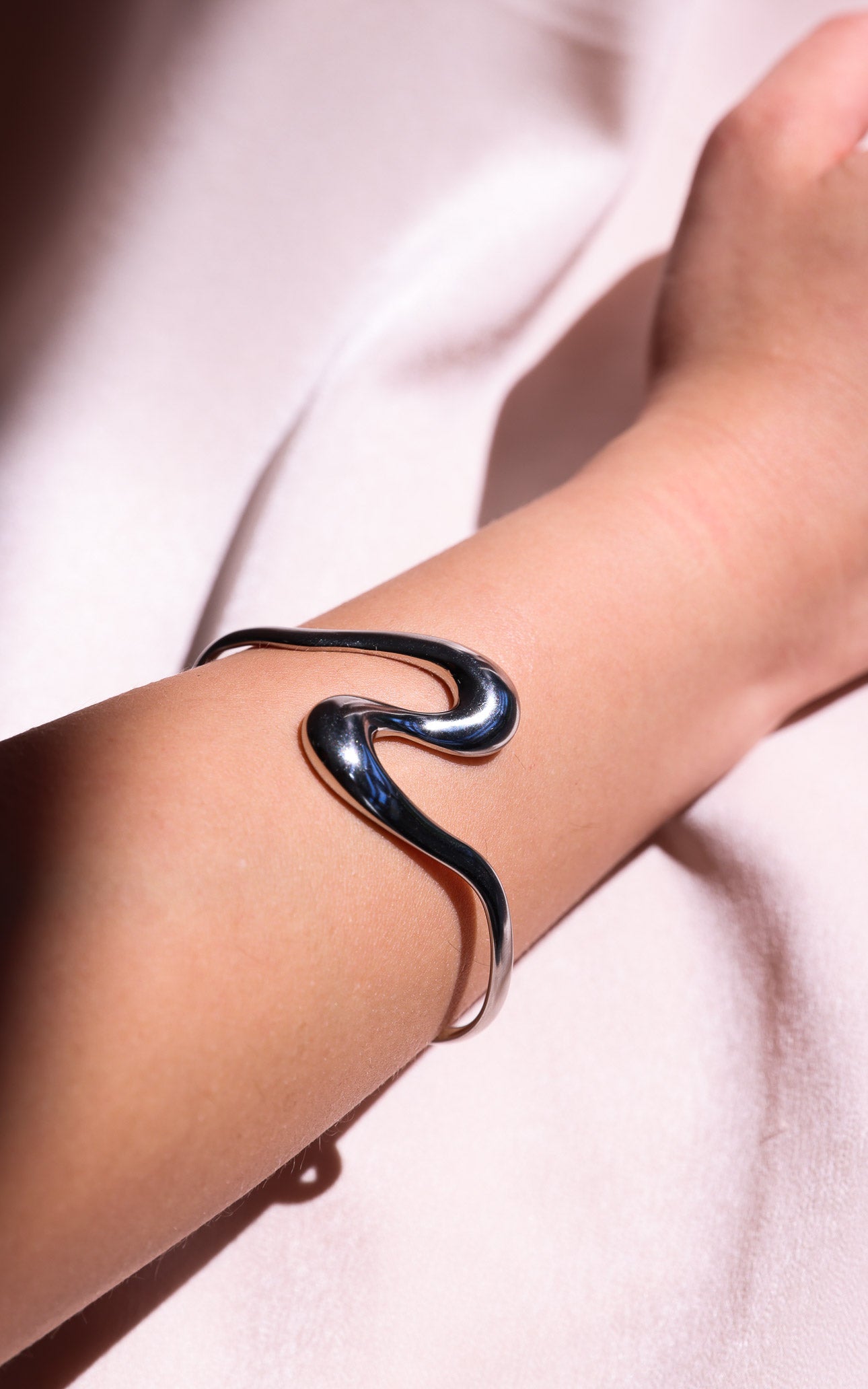 Zantali Cuff Bangle - Silver Geo Wave