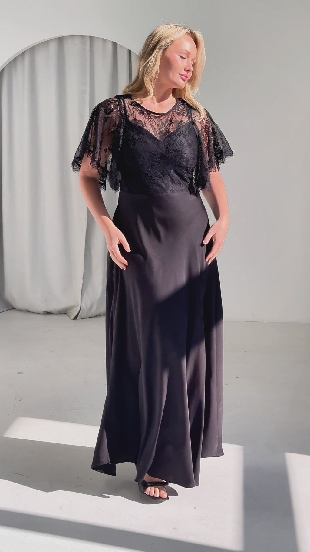 Aurelia Lace Maxi Dress - Black