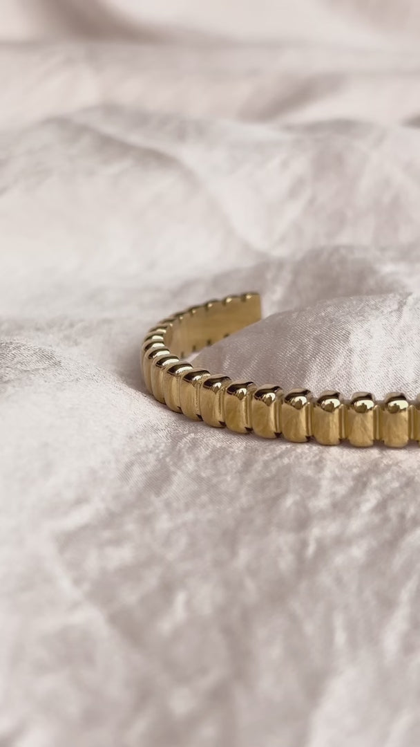 Myles Cuff Bangle - Gold Ribbed