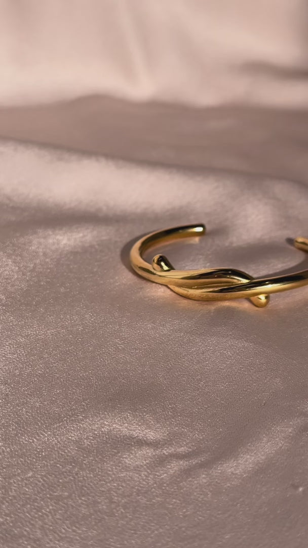 Xena Cuff Bangle - Gold Twist