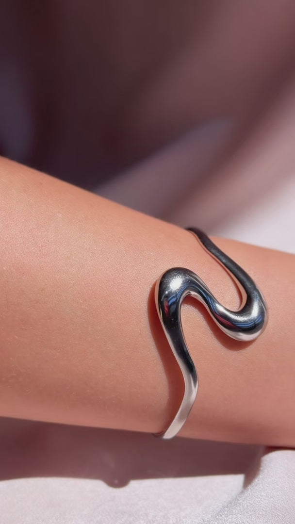 Zantali Cuff Bangle - Silver Geo Wave