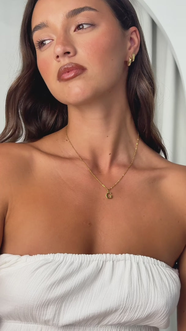 Lisa Letter Initial Necklace - Gold