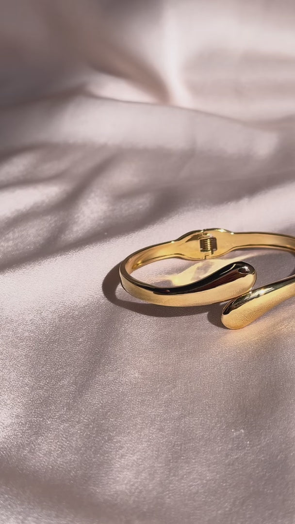 Amorelle Bangle - Gold Tear End
