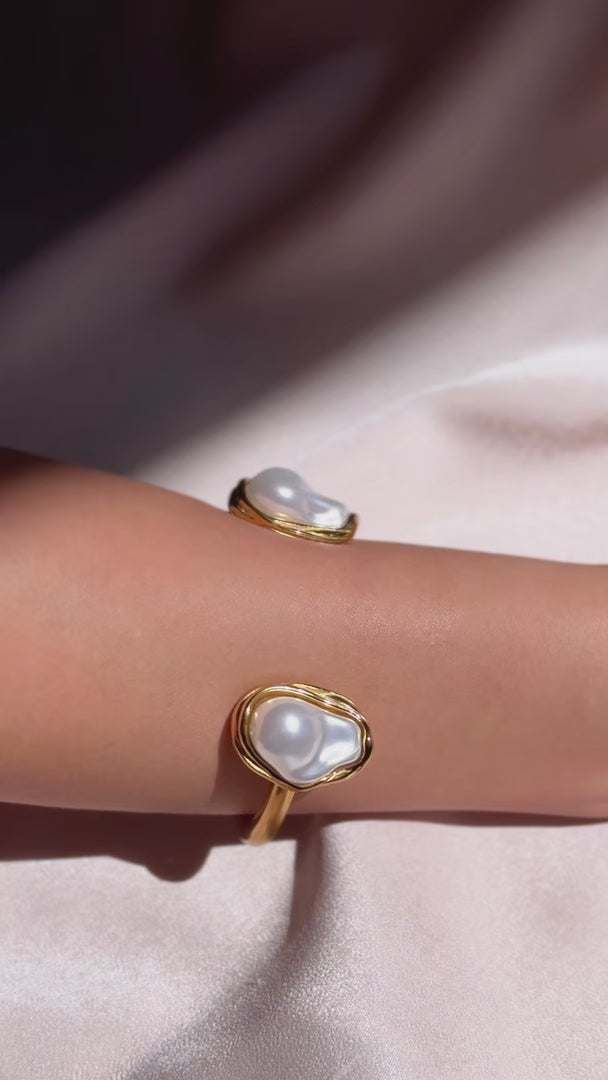 Annalisa Cuff Bangle - Gold Abstract Pearl