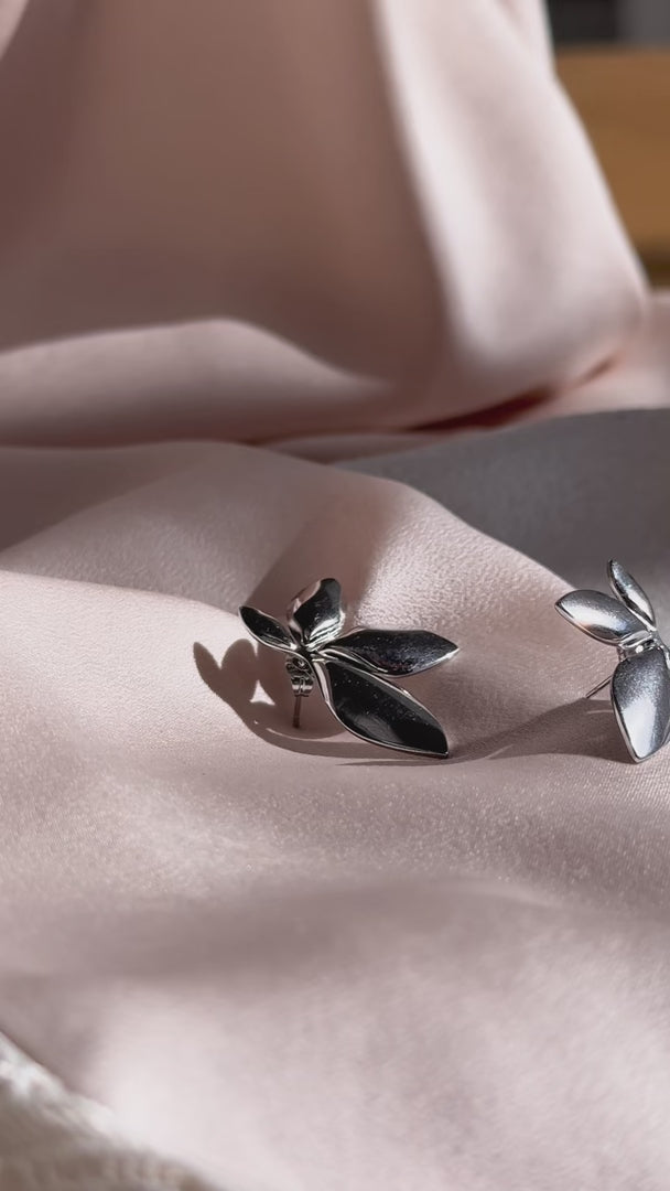Danes Stud Earrings - Silver Cluster Leaf