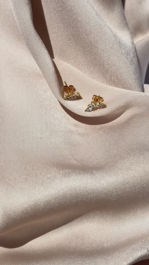 Stelli Dainty Stud Earrings - Gold Crescent