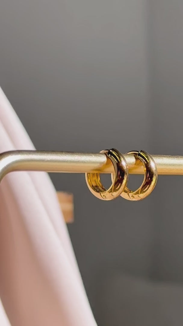 Henrey Dainty Hoop Earrings - Gold Simple