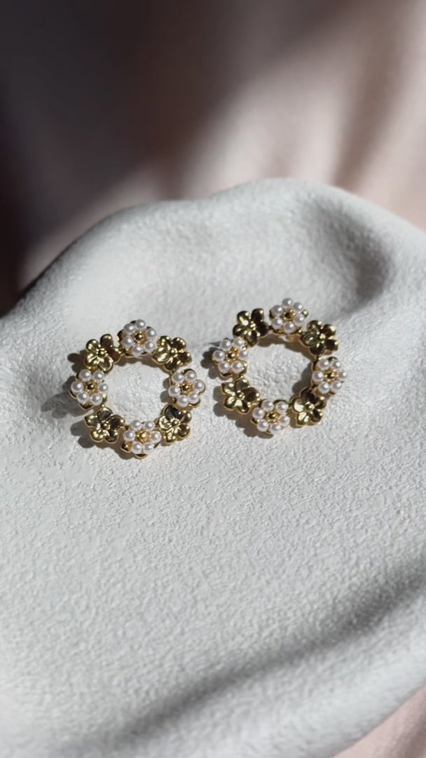 Daisy Stud Earrings - Gold Wreath Flower