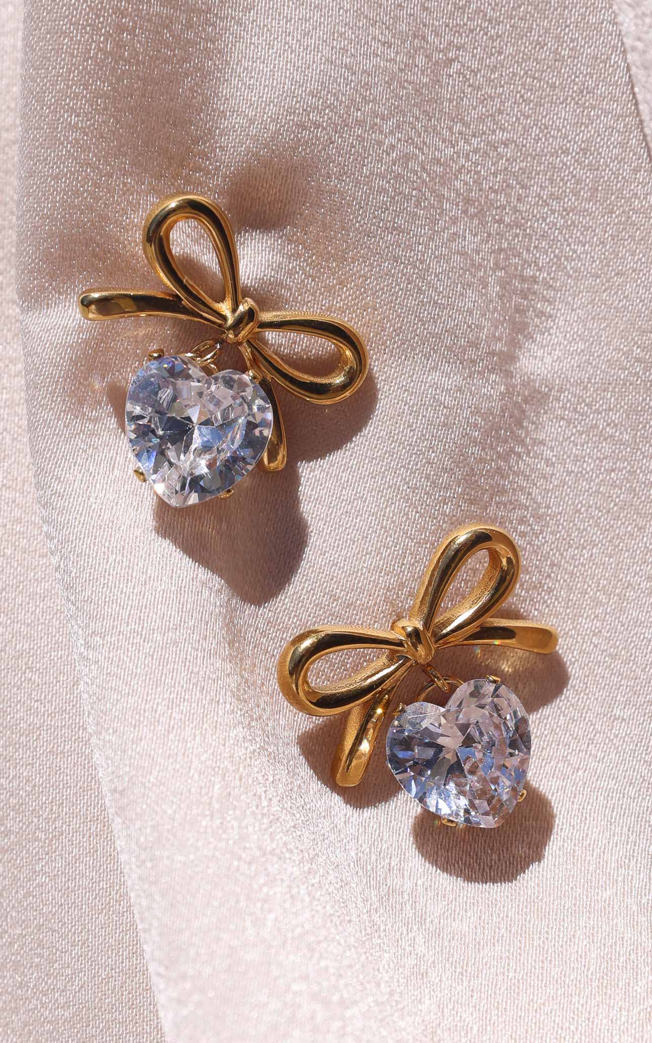 Tilla Drop Stud Earrings - Gold Bow Heart Stone