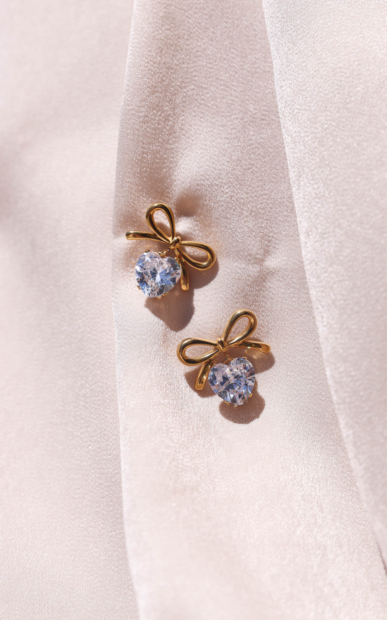 Tilla Drop Stud Earrings - Gold Bow Heart Stone